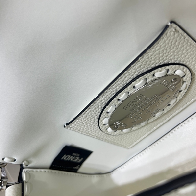 フェンディバッグ着用イメージ